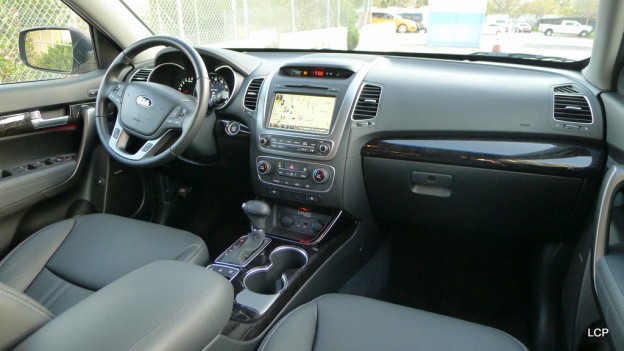 Kia Sorento luxe interior cabin with black leather