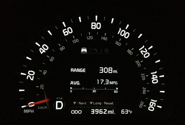 The speedometer of a 2014 Kia Sorento SX FWD
