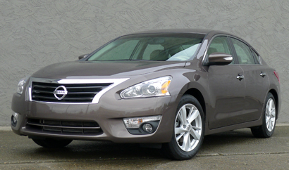 A three-quarter front view of a 2013 Nissan Altima 2.5 SV