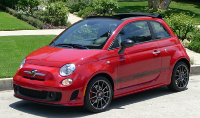 A three-quarter front view of the 2013 Fiat 500 Abarth Cabrio