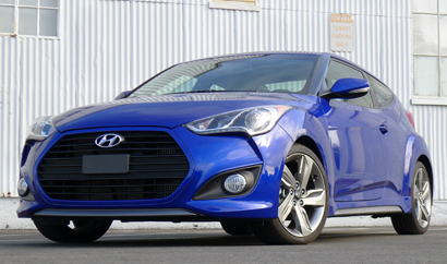 A three-quarter front view of the 2013 Hyundai Veloster Turbo A/T