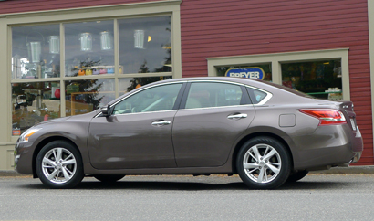 A side view of the 2013 Nissan Altima 2.5 SV