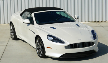 A three-quarter front view of the 2013 Aston Martin DB9 Volante