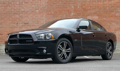 A three-quarter front view of the 2013 Dodge Charger R/T AWD