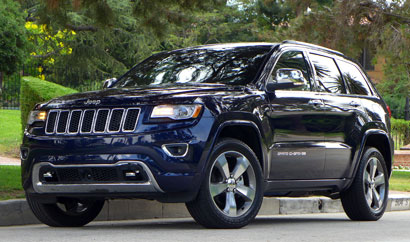 A three-quarter front view of the 2014 Jeep Grand Cherokee Overland 4x4