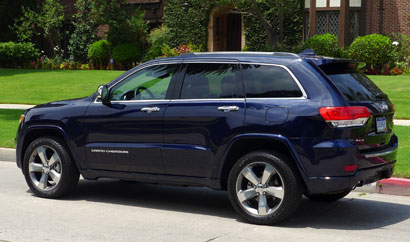 A three-quarter rear view of the 2014 Jeep Grand Cherokee Overland 4x4