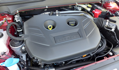 The 2.0-liter EcoBoost inline-4 of the 2013 Ford Fusion Titanium AWD