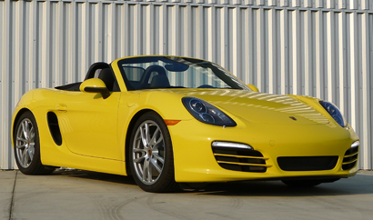 A three-quarter front view of the 2014 Porsche Boxster