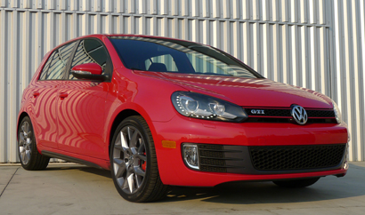 A three-quarter front view of the 2014 Volkswagen GTI 4-Door