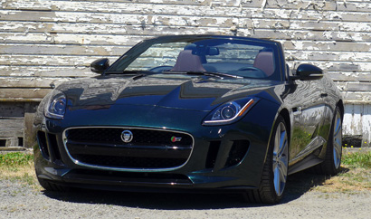 A three-quarter front view of the 2014 Jaguar F-TYPE V8 S