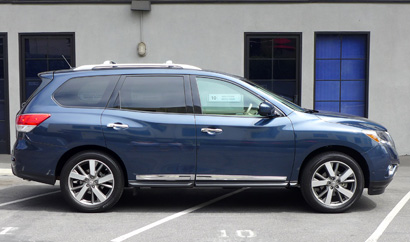 A side view of the 2013 Nissan Pathfinder Platinum 4x4