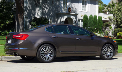 A side view of the 2014 Kia Cadenza