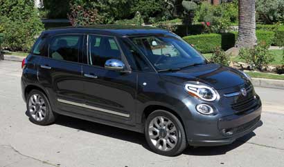 A three-quarter front view of the 2014 Fiat 500L