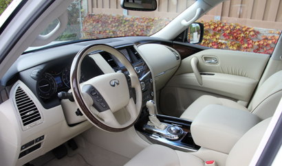 An interior view of the 2014 Infiniti QX80 AWD