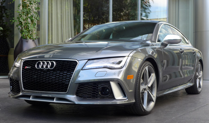 A three-quarter front view of the 2014 Audi RS 7 quattro Tiptronic