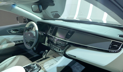 The interior of the 2015 Kia K900