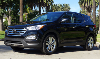 A three-quarter front view of the 2013 Hyundai Santa Fe Sport FWD 2.0T