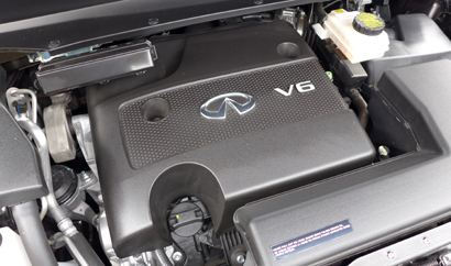 The 3.5-liter V6 of the 2014 Infiniti QX60 3.5 AWD