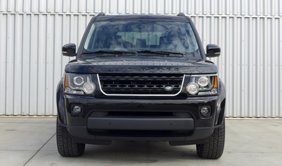 A front view of the 2014 Land Rover LR4