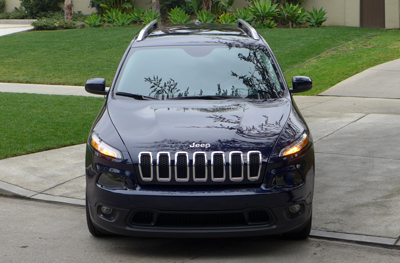A front view of the 2014 Jeep Cherokee Latitude