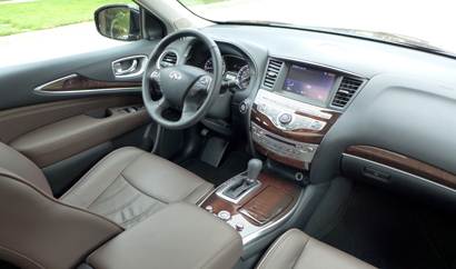 The interior of the 2014 Infiniti QX60 3.5 AWD