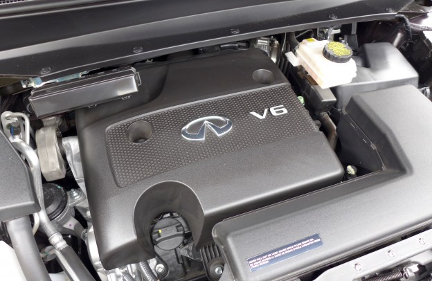 The 3.5-liter V6 engine inside the 2014 Infiniti QX60 3.5 AWD