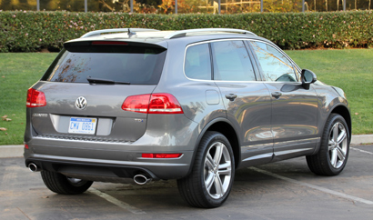 A three-quarter rear view of the 2014 Volkswagen Touareg TDI R-Line