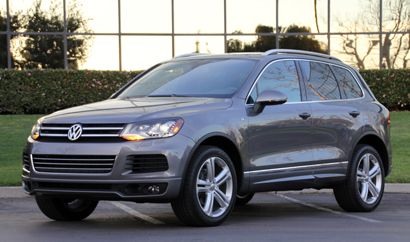 A three-quarter front view of the 2014 Volkswagen Touareg TDI R-Line