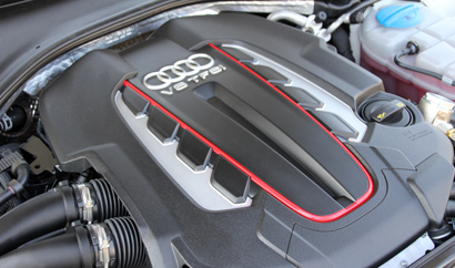 The 4.0-liter turbocharged V8 of the 2014 Audi S7 quattro S tronic