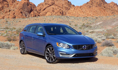 A three-quarter front view of the 2015 Volvo V60