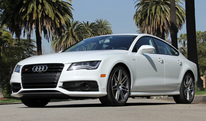 A three-quarter front view of the 2014 Audi S7 quattro S tronic