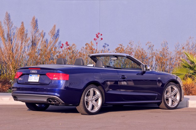 A three-quarter rear view of the 2014 Audi S5 Cabriolet