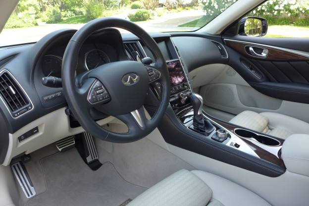 Infiniti Q50s dash