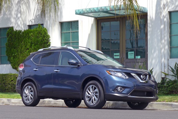 Nissan Rogue right front view