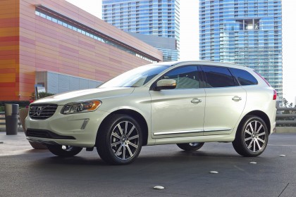 Volvo XC60 front three quarter view