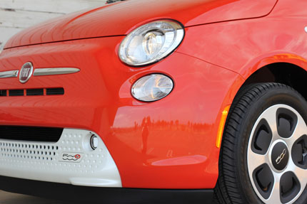 2014 Fiat 500e headlight detail