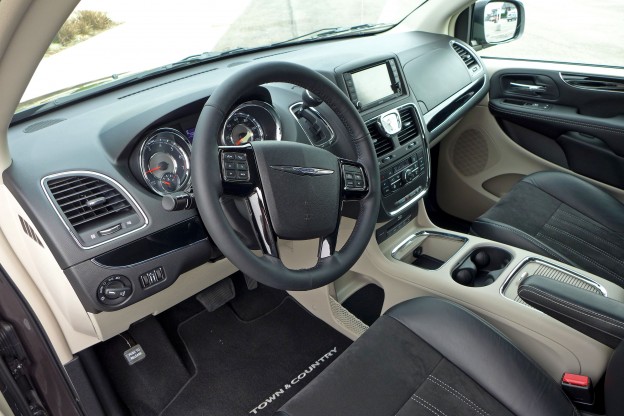 2014 Town and Country dashboard