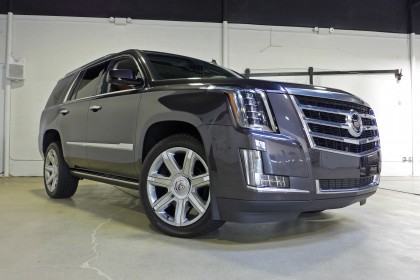 2015 Cadillac Escalade Front three quarter view