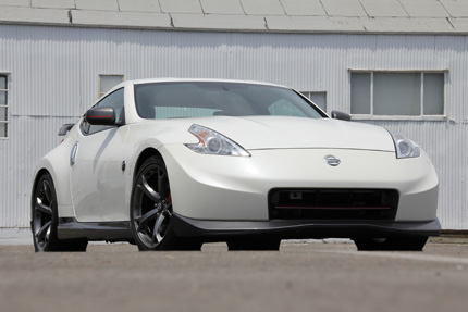 370z-Nismo-Right-Front-Low
