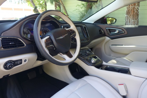 2015 Chrysler 200C dash