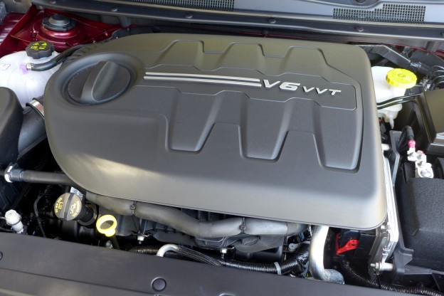 2015 Chrysler 200C motor