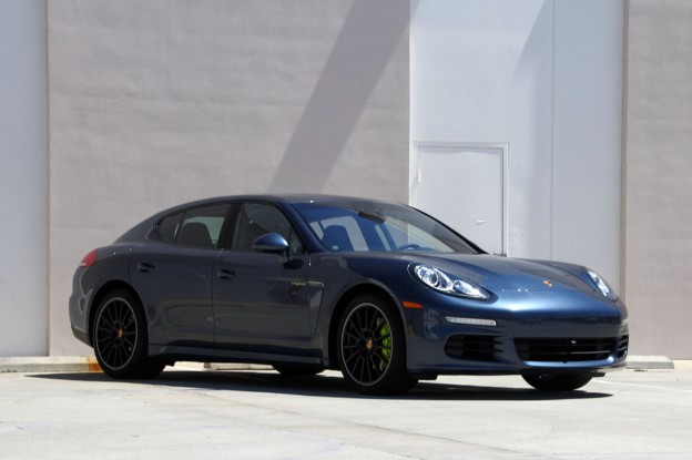 2015 Panamera Front Right Three Quarter