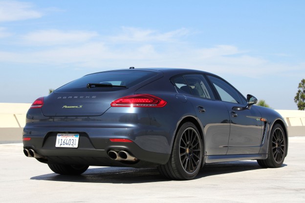 2015 Panamera Porsche S E-Hybrid Rear Right Three Quarter