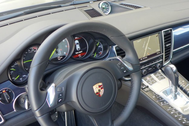 2015 Porsche panamera instruments