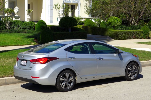 2015 Hyundai Elantra right rear