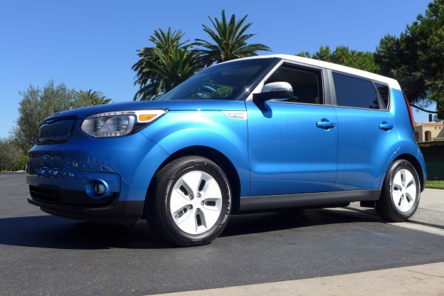 2015 Kia Soul EV front three quarter