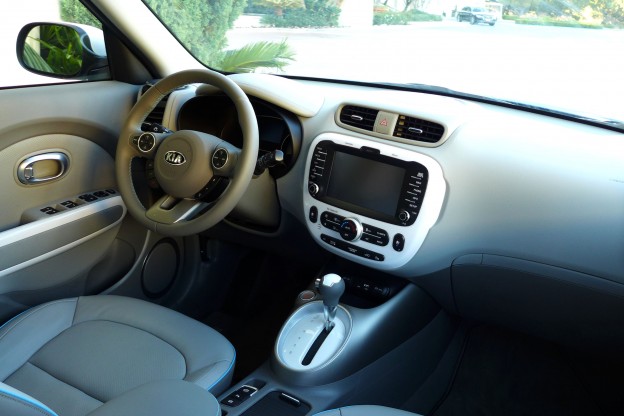 2015 Kia Soul EV interior