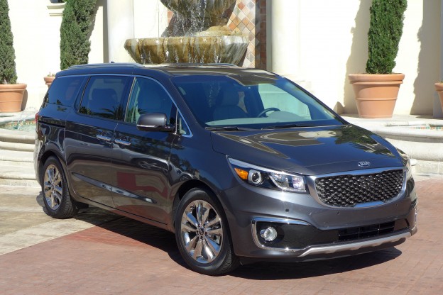 2015 Kia Sedona front three quarter view