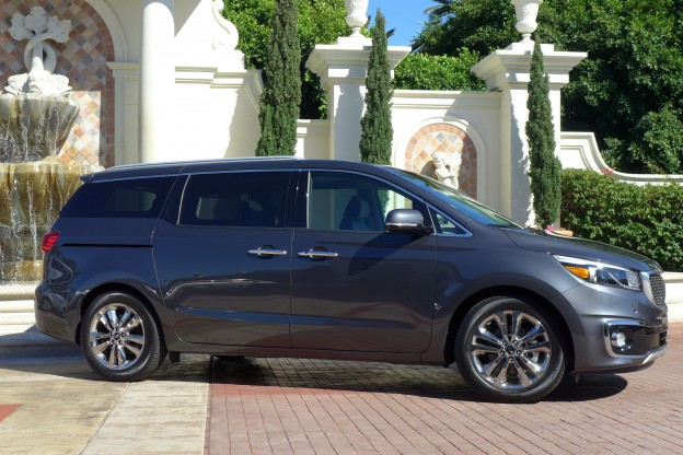 2015 Kia Sedona right side view