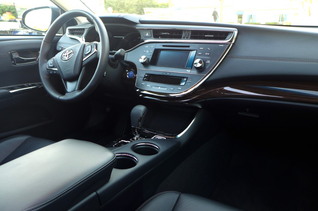 2015 Toyota Avalon dashboard